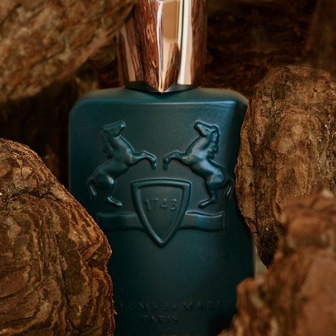 Parfums De Marly Byerley EDP 125ml dark green bottle with raised horse emblem displayed among wood textures